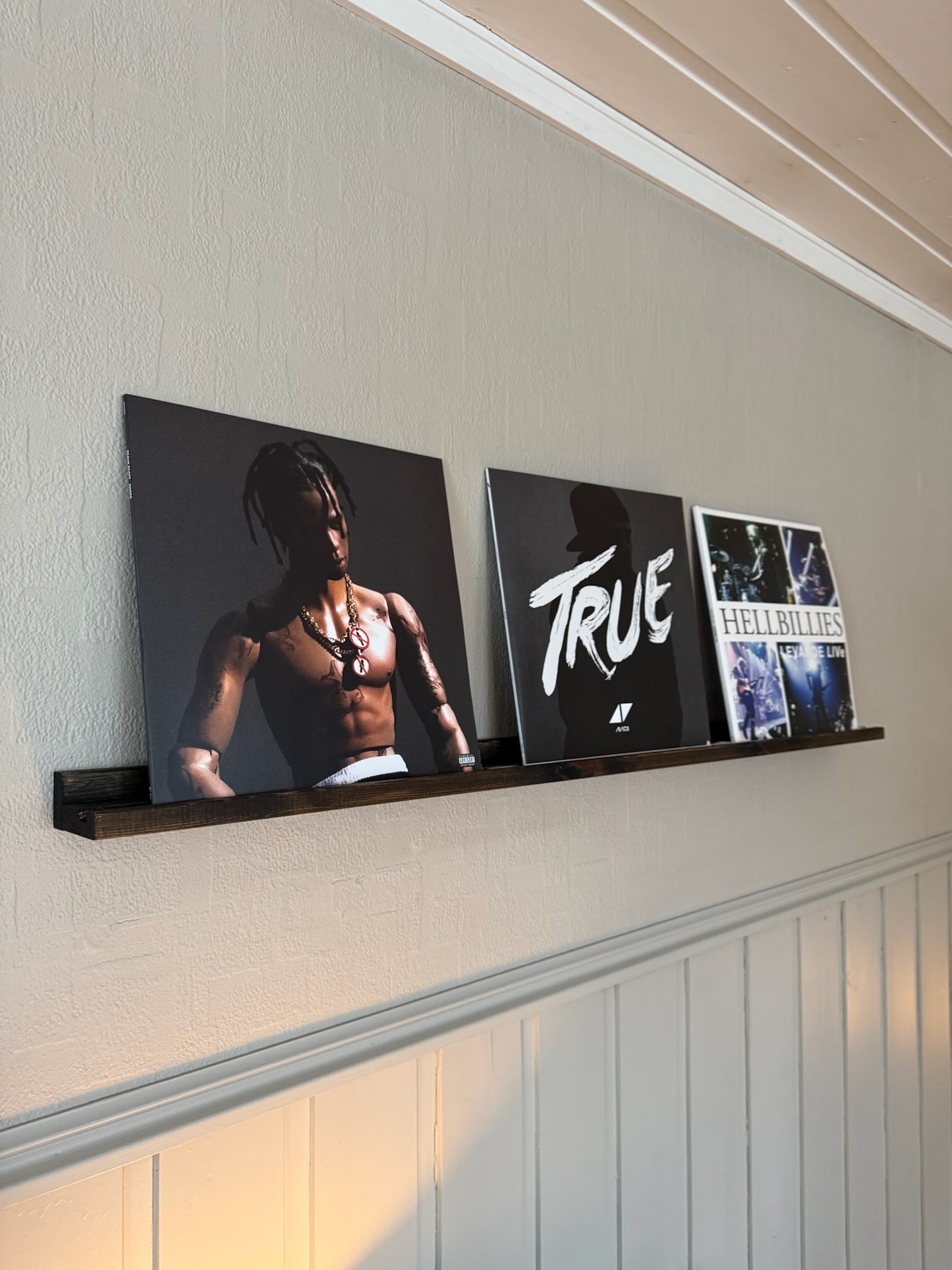 Vegghylle for vinylplater