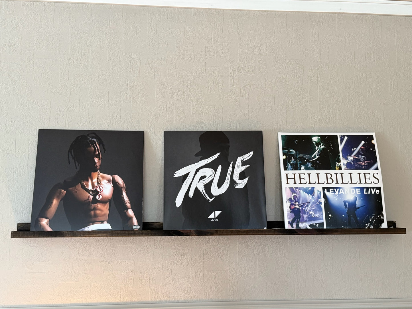 Vegghylle for vinylplater